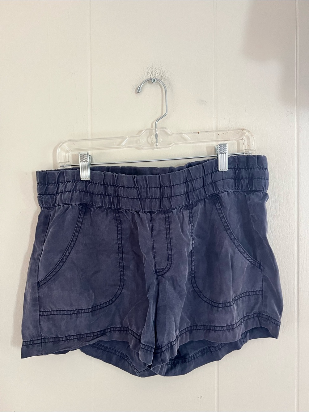 Athleta Size 6 Navy Elastic Waist Shorts 100% Lyocell